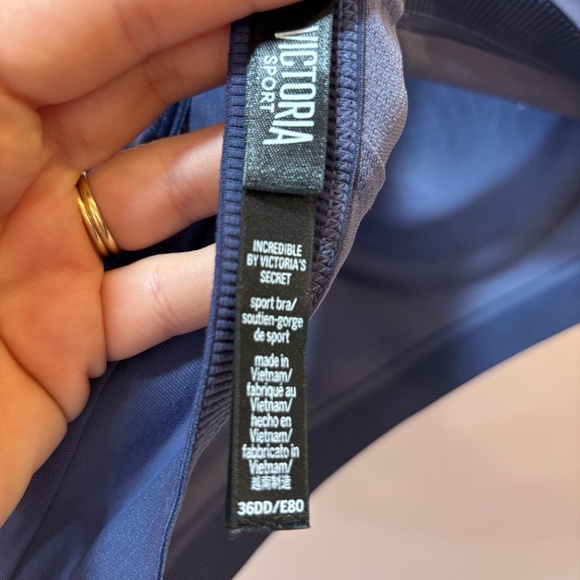 Victoria's Secret Sports Bra Size 36DD - Picture 5 of 5